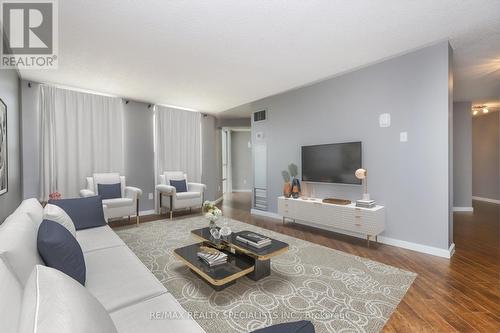 2208 - 3650 Kaneff Crescent, Mississauga (Mississauga Valleys), ON - Indoor Photo Showing Living Room