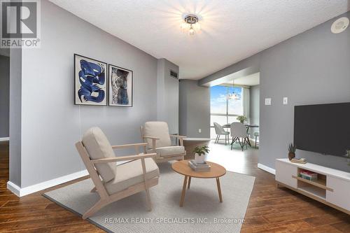 2208 - 3650 Kaneff Crescent, Mississauga (Mississauga Valleys), ON - Indoor Photo Showing Living Room