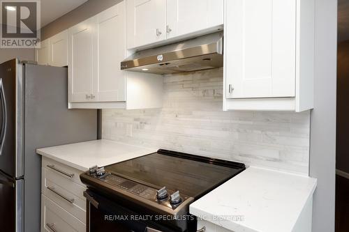 2208 - 3650 Kaneff Crescent, Mississauga (Mississauga Valleys), ON - Indoor Photo Showing Kitchen