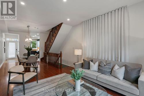 40 Market Garden Mews, Toronto (Stonegate-Queensway), ON - Indoor Photo Showing Living Room