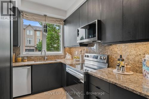 40 Market Garden Mews, Toronto (Stonegate-Queensway), ON - Indoor Photo Showing Kitchen With Upgraded Kitchen