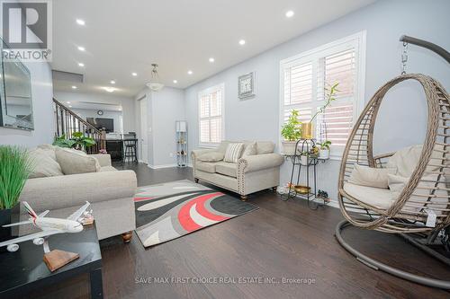 86 Stedford Crescent, Brampton, ON - Indoor Photo Showing Living Room