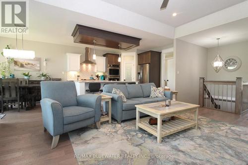 10138 Merrywood Drive, Lambton Shores (Grand Bend), ON - Indoor Photo Showing Living Room