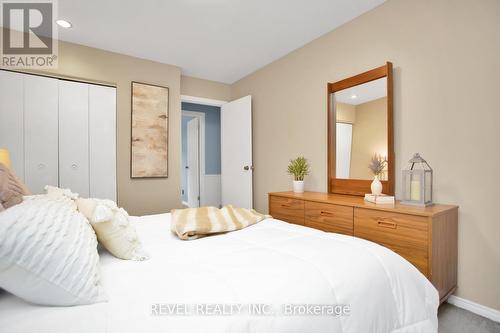 112 Applewood Crescent, London, ON - Indoor Photo Showing Bedroom