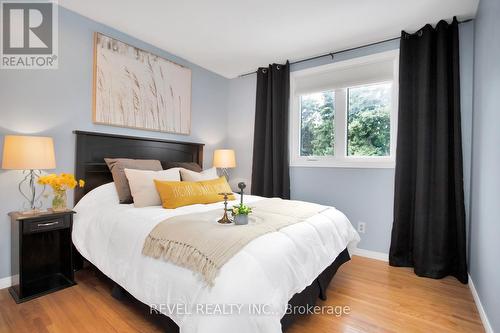 112 Applewood Crescent, London, ON - Indoor Photo Showing Bedroom