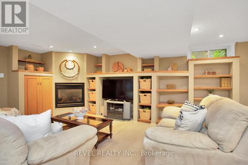 112 Applewood Crescent, London, ON - Indoor Photo Showing Living Room With Fireplace