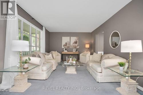 112 Applewood Crescent, London, ON - Indoor Photo Showing Living Room