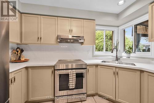 46 Redtail Crescent, Hamilton (Carpenter), ON - Indoor Photo Showing Kitchen With Double Sink