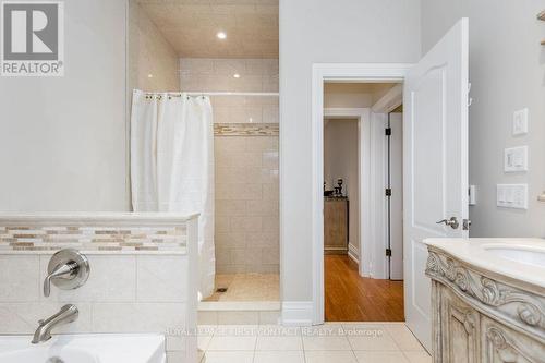 3-1058 Whites Road, Muskoka Lakes, ON - Indoor Photo Showing Bathroom