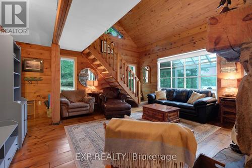 273 Fire Route 330, Galway-Cavendish And Harvey, ON - Indoor Photo Showing Living Room