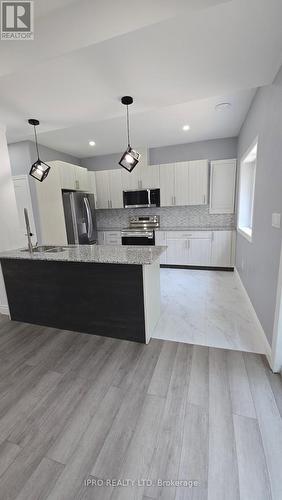 128 Oakdale Avenue, St. Catharines, ON - Indoor Photo Showing Kitchen