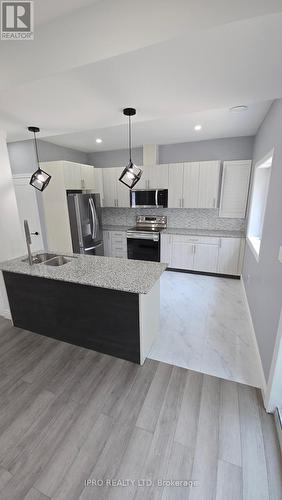 128 Oakdale Avenue, St. Catharines, ON - Indoor Photo Showing Kitchen