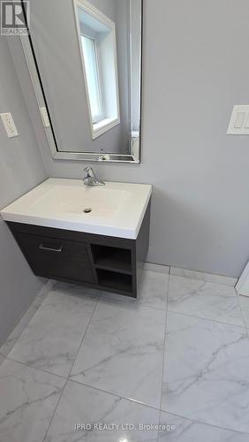 128 Oakdale Avenue, St. Catharines, ON - Indoor Photo Showing Bathroom