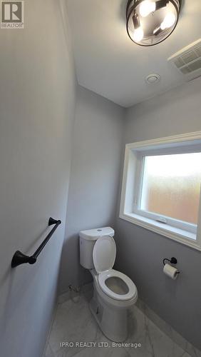 128 Oakdale Avenue, St. Catharines, ON - Indoor Photo Showing Bathroom