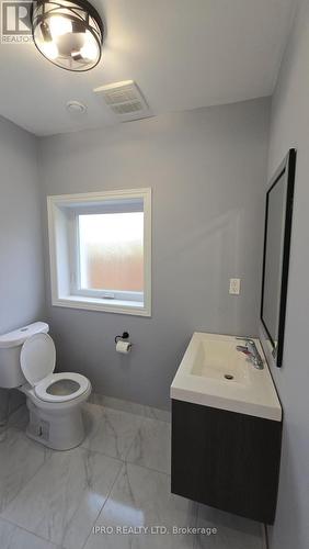 128 Oakdale Avenue, St. Catharines, ON - Indoor Photo Showing Bathroom