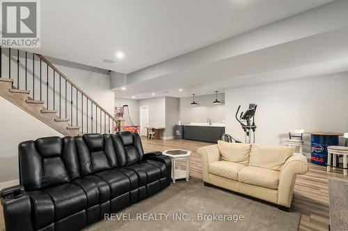 864 Concession 1 Road, Niagara-On-The-Lake, ON - Indoor Photo Showing Living Room