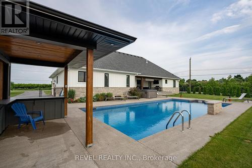 864 Concession 1 Road, Niagara-On-The-Lake, ON - Outdoor With In Ground Pool