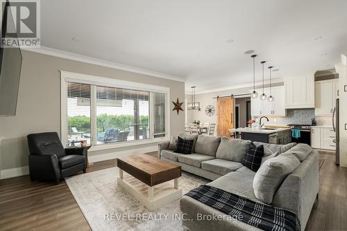 864 Concession 1 Road, Niagara-On-The-Lake, ON - Indoor Photo Showing Living Room