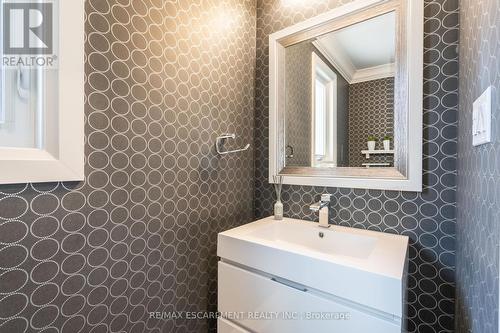 81 Flanders Drive, Hamilton (Waterdown), ON - Indoor Photo Showing Bathroom