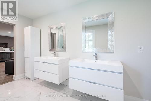 81 Flanders Drive, Hamilton (Waterdown), ON - Indoor Photo Showing Bathroom