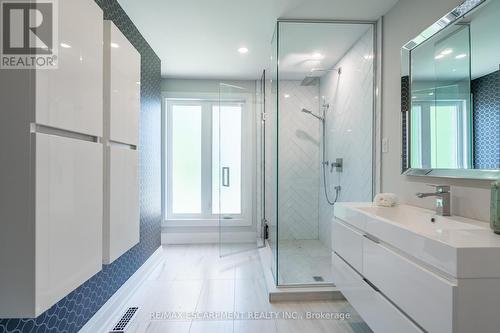 81 Flanders Drive, Hamilton (Waterdown), ON - Indoor Photo Showing Bathroom