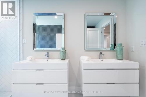 81 Flanders Drive, Hamilton (Waterdown), ON - Indoor Photo Showing Bathroom