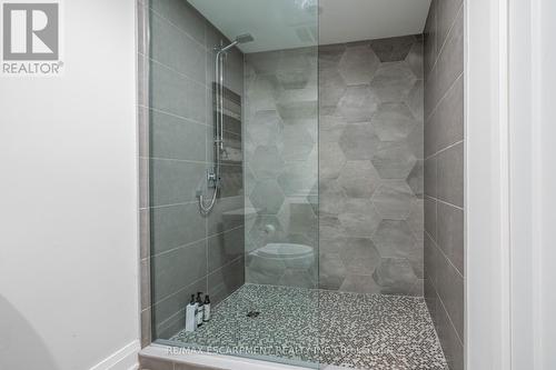 81 Flanders Drive, Hamilton (Waterdown), ON - Indoor Photo Showing Bathroom