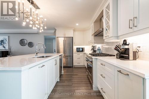 81 Flanders Drive, Hamilton (Waterdown), ON - Indoor Photo Showing Kitchen With Upgraded Kitchen