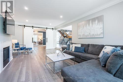 81 Flanders Drive, Hamilton (Waterdown), ON - Indoor Photo Showing Living Room