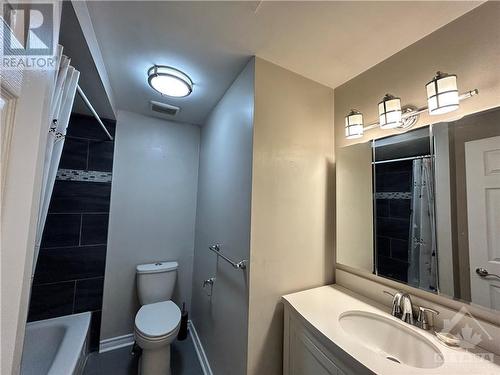 6869 Bilberry Drive, Ottawa, ON - Indoor Photo Showing Bathroom