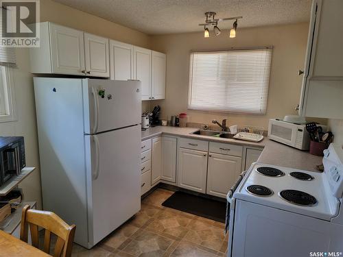 343 La Ronge Road, Saskatoon, SK - Indoor Photo Showing Kitchen With Double Sink