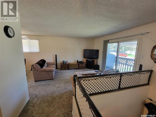 343 La Ronge Road, Saskatoon, SK - Indoor Photo Showing Living Room