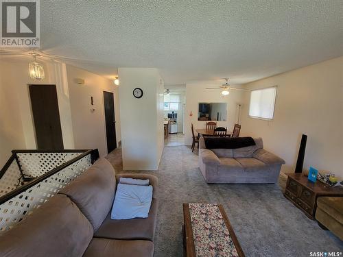 343 La Ronge Road, Saskatoon, SK - Indoor Photo Showing Living Room