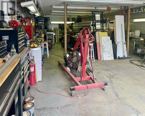 1520 6Th Avenue N, Regina, SK - Indoor Photo Showing Garage