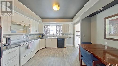 1520 6Th Avenue N, Regina, SK - Indoor Photo Showing Kitchen