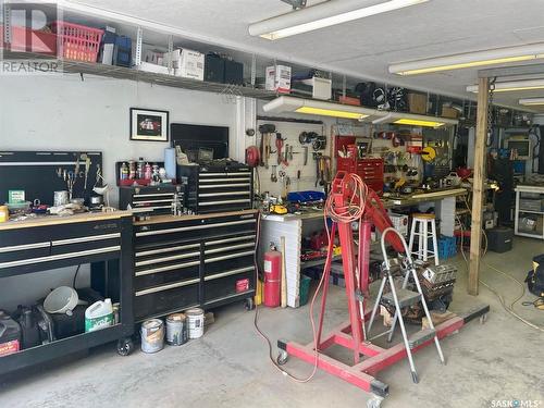 1520 6Th Avenue N, Regina, SK - Indoor Photo Showing Garage