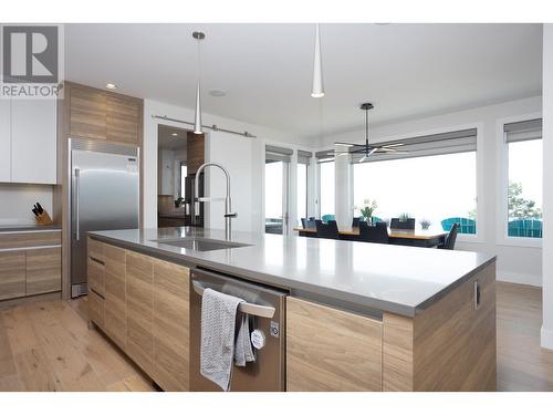 1738 Carnegie Street, Kelowna, BC - Indoor Photo Showing Kitchen With Upgraded Kitchen