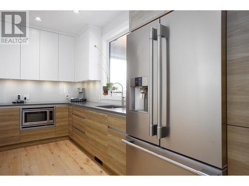 1738 Carnegie Street, Kelowna, BC - Indoor Photo Showing Kitchen With Upgraded Kitchen