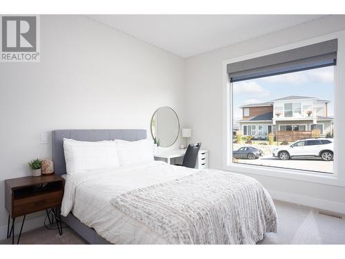 1738 Carnegie Street, Kelowna, BC - Indoor Photo Showing Bedroom