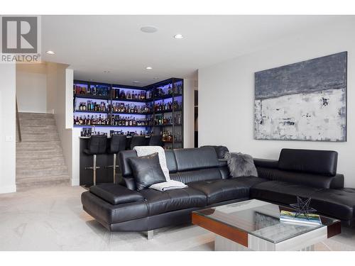 1738 Carnegie Street, Kelowna, BC - Indoor Photo Showing Living Room