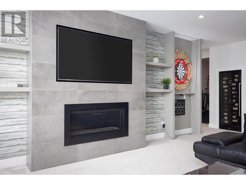 1738 Carnegie Street, Kelowna, BC - Indoor Photo Showing Living Room With Fireplace