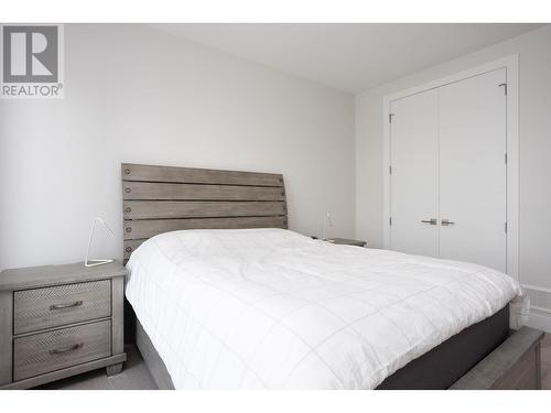 1738 Carnegie Street, Kelowna, BC - Indoor Photo Showing Bedroom