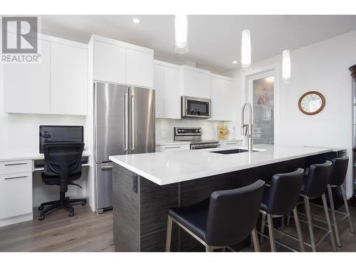 1738 Carnegie Street, Kelowna, BC - Indoor Photo Showing Kitchen With Upgraded Kitchen