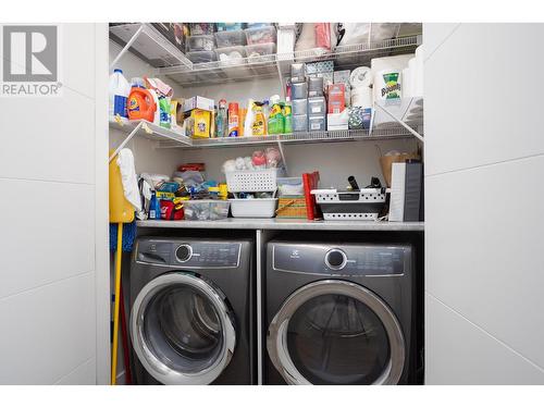 1738 Carnegie Street, Kelowna, BC - Indoor Photo Showing Laundry Room