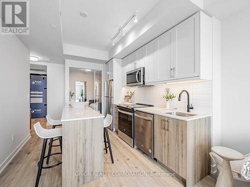 212 - 201 Brock Street S, Whitby (Downtown Whitby), ON - Indoor Photo Showing Kitchen With Upgraded Kitchen