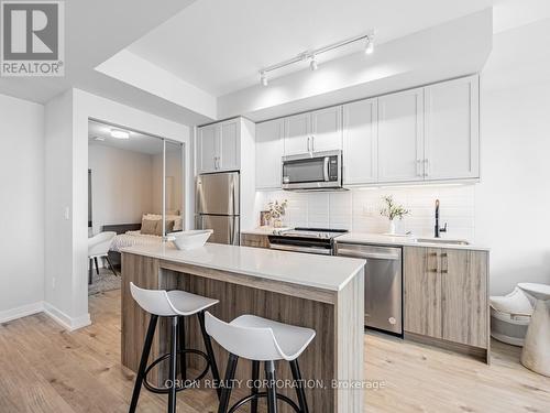 212 - 201 Brock Street S, Whitby (Downtown Whitby), ON - Indoor Photo Showing Kitchen With Upgraded Kitchen