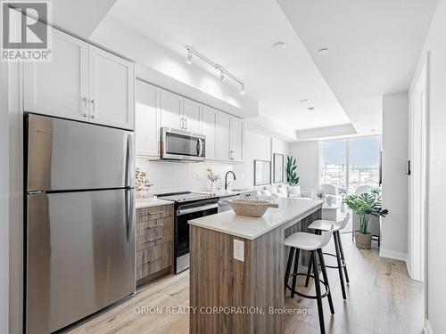 212 - 201 Brock Street S, Whitby (Downtown Whitby), ON - Indoor Photo Showing Kitchen With Upgraded Kitchen