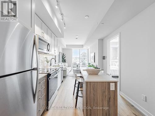 212 - 201 Brock Street S, Whitby (Downtown Whitby), ON - Indoor Photo Showing Kitchen With Upgraded Kitchen