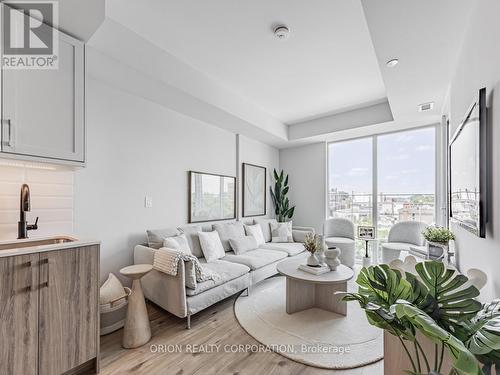 212 - 201 Brock Street S, Whitby (Downtown Whitby), ON - Indoor Photo Showing Living Room