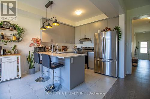 5 Caton Lane, Ajax (Northwest Ajax), ON - Indoor Photo Showing Kitchen